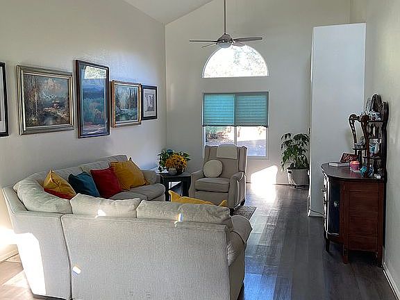 5th image of 858 W Port Royal Pl