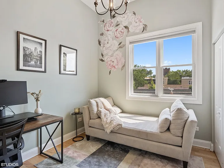 2127 W Walton St #3 — Photo 9