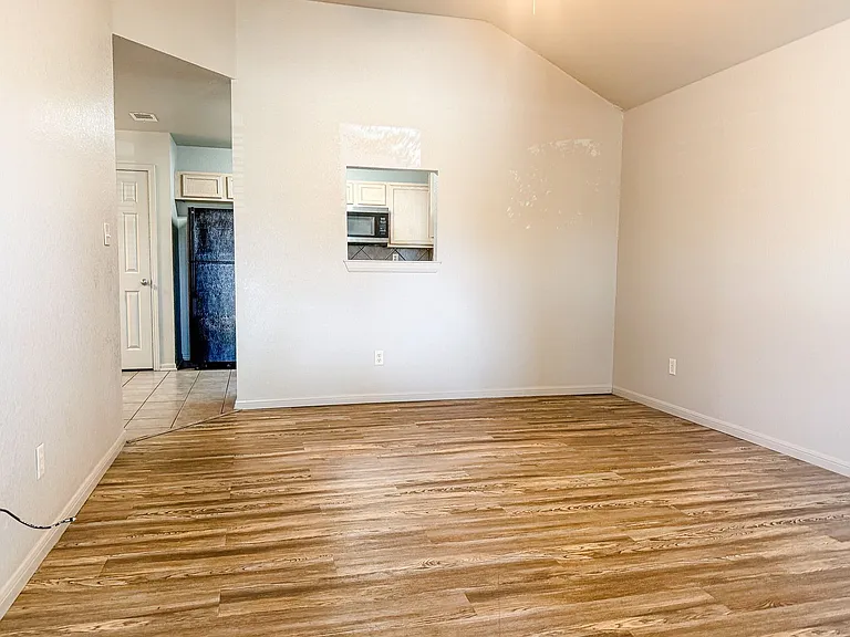 4705 John David Dr — Photo 3