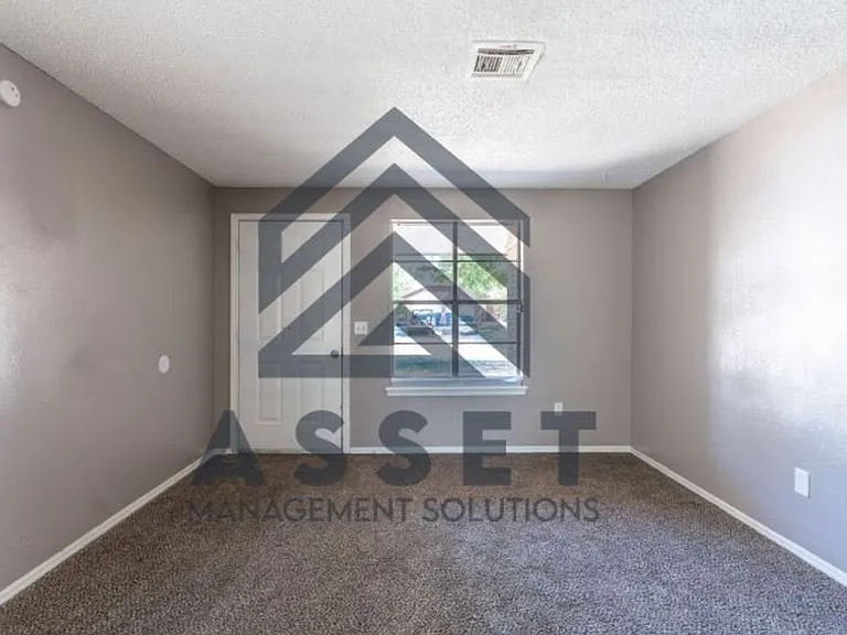 4913 Creekwood Ter — Photo 10