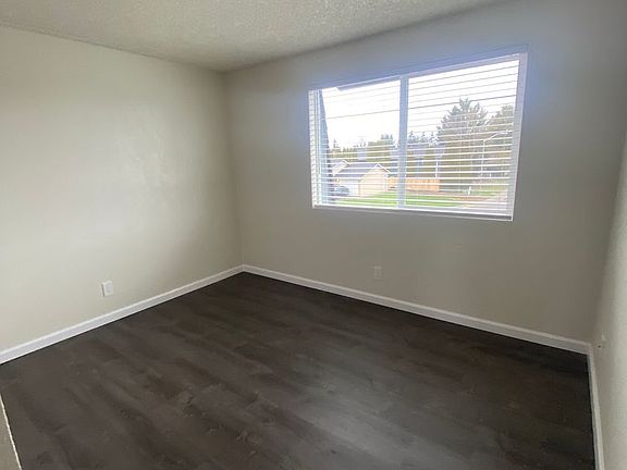5th image of 130 Stanford Dr APT D