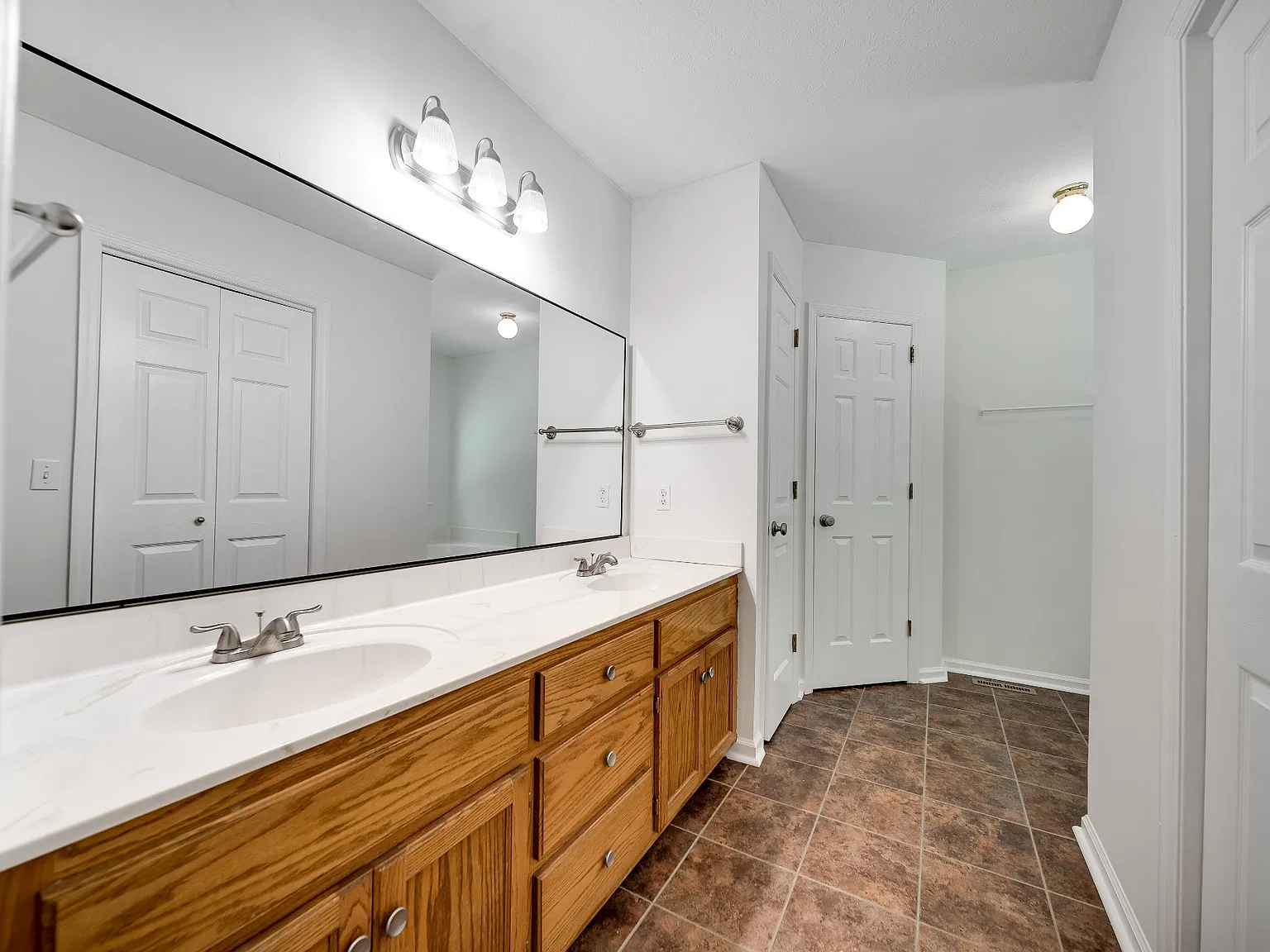 3 bed, 1358 sqft, $2,000 — Photo 4