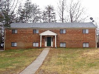 1st image of 101 Edgeway Dr APT 17