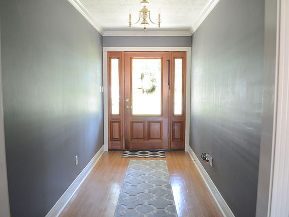 2nd image of 2624 Lorraine Ln