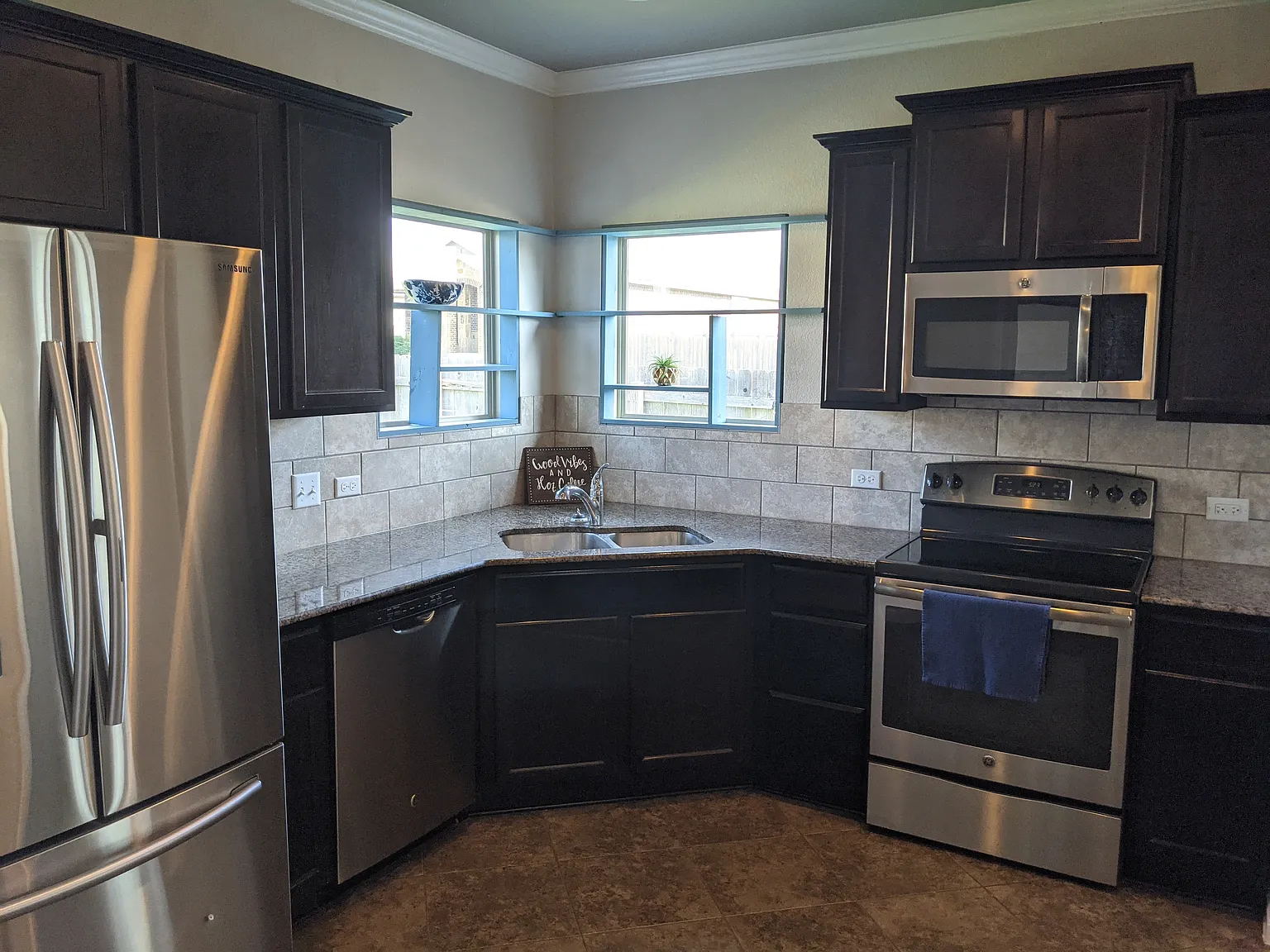 4 bed, 1644 sqft, $1,900 — Photo 3