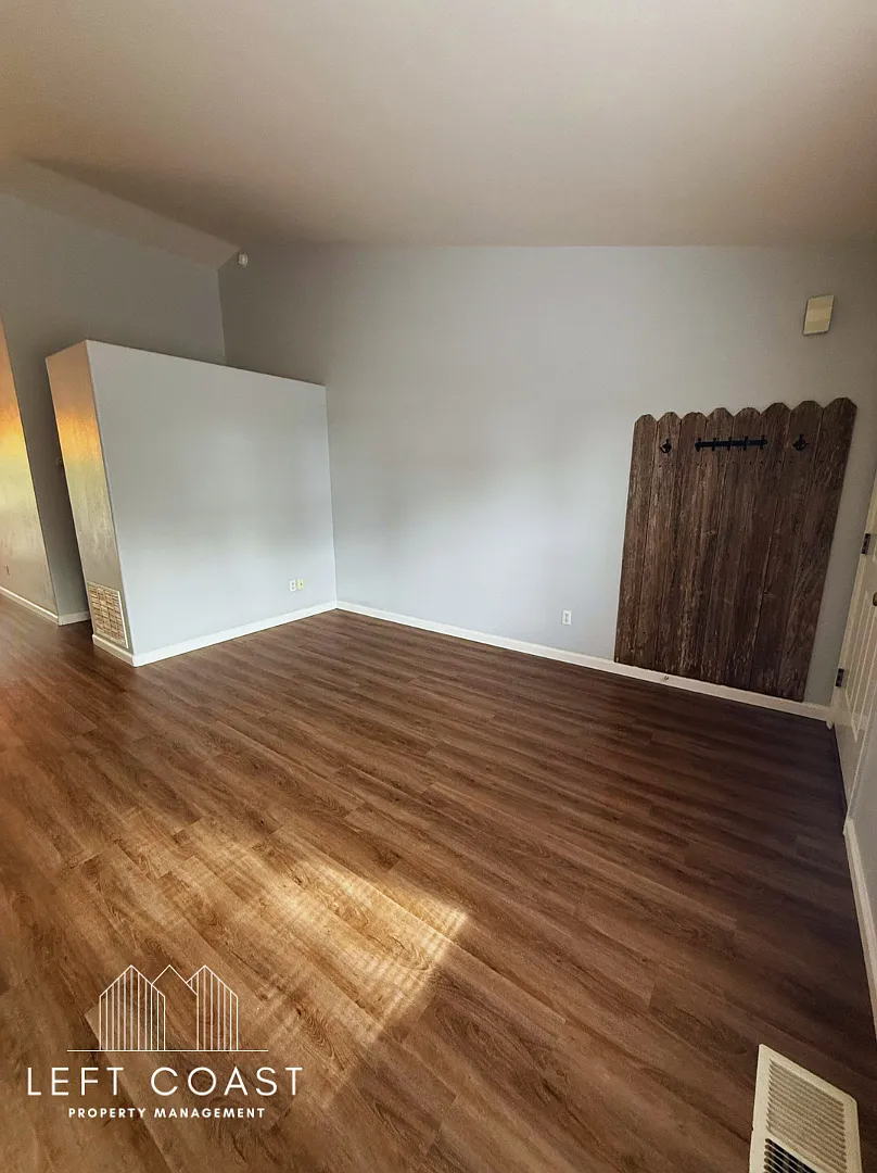 6106 Northeast Oar Drive - 1 — Photo 2