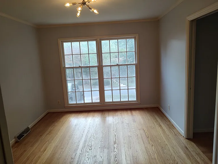 718 Desoto Rd SE — Photo 3