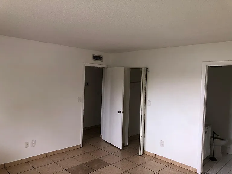 6900 SW 39th St #311K — Photo 12