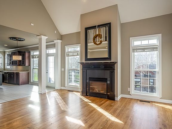 3rd image of 714 Coveview Cir