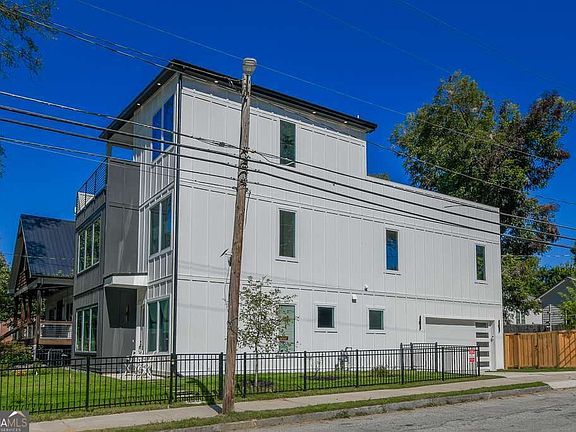 3rd image of 1064 McDaniel St SW