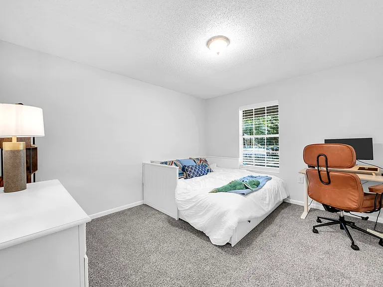 910 Whisperwood Ln S — Photo 30