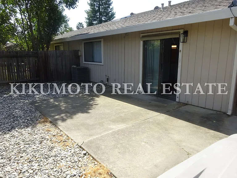 6891 Steamboat Way — Photo 9