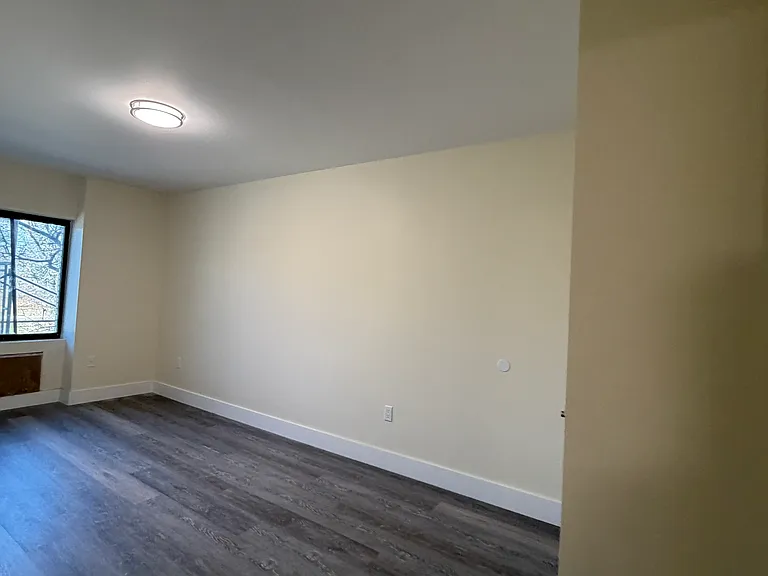 2512 Bronx Park E #B — Photo 13