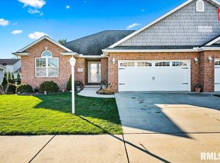 1506 Remington Rd, Pekin, IL 61554