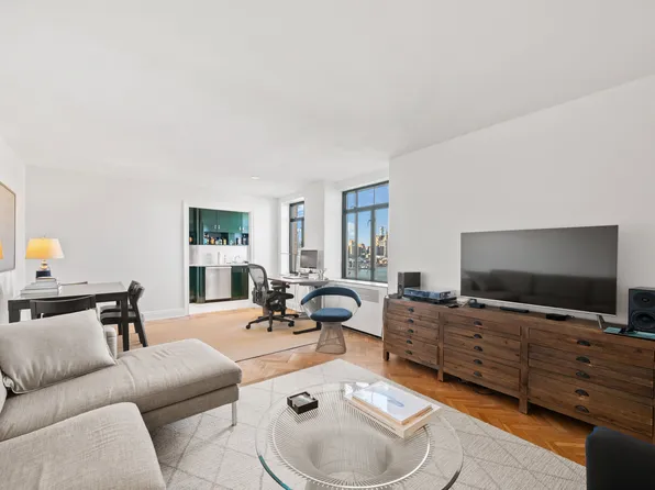 160 Columbia Heights image 1 of 6