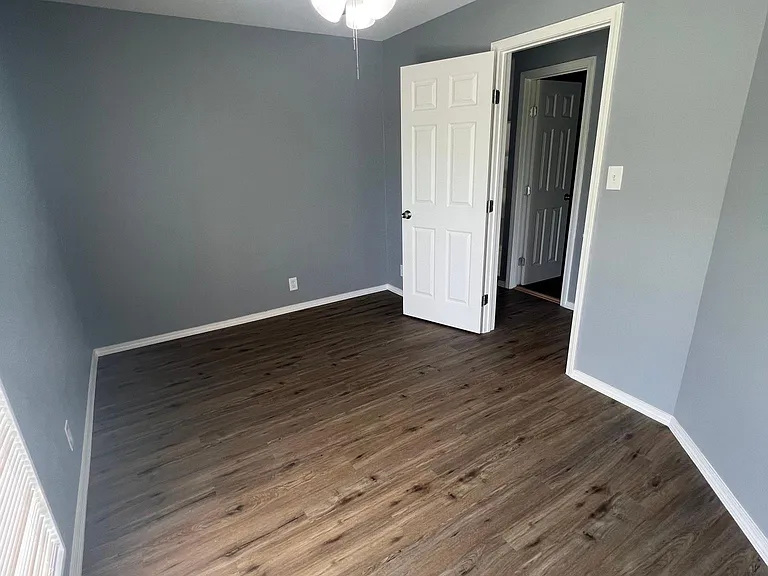 525 E Caney St #B — Photo 32