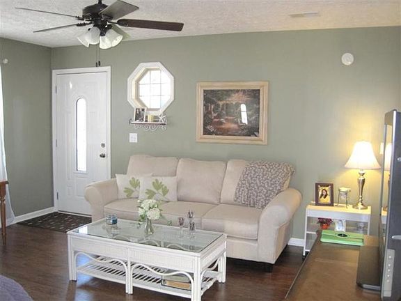 4th image of 401 Anthony Dr #403