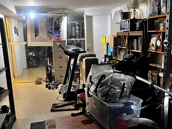 4th image of 1021 Bronco Road