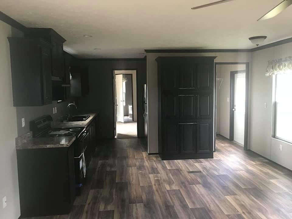 2nd image of 406 Poole St #2