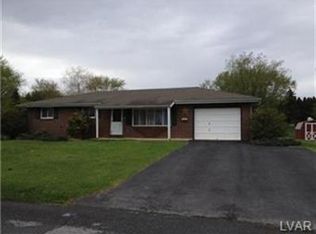 1160 Maple Spring Dr, Slatington, PA 18080