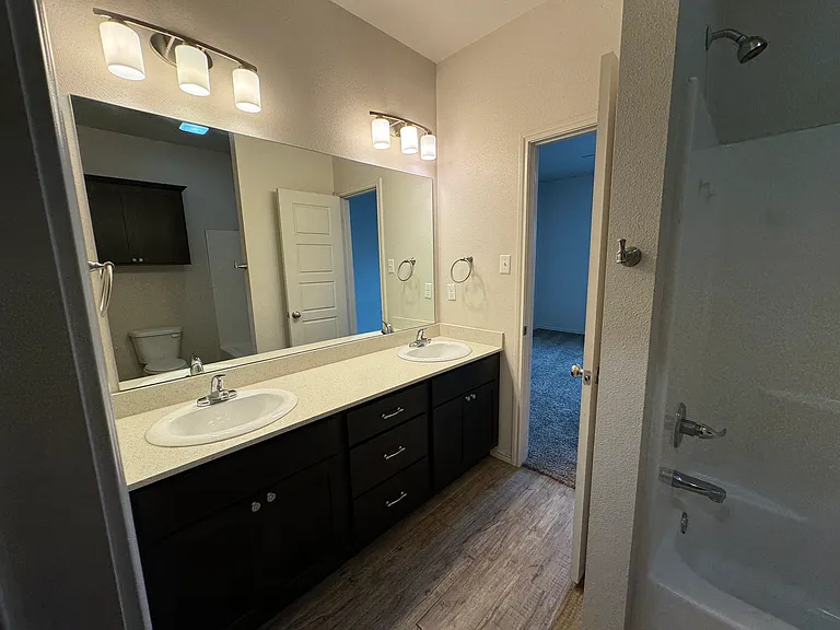 11824 Evanston Ave — Photo 32