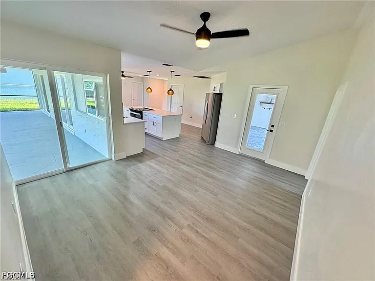 145 SW 28th Ter — Photo 3