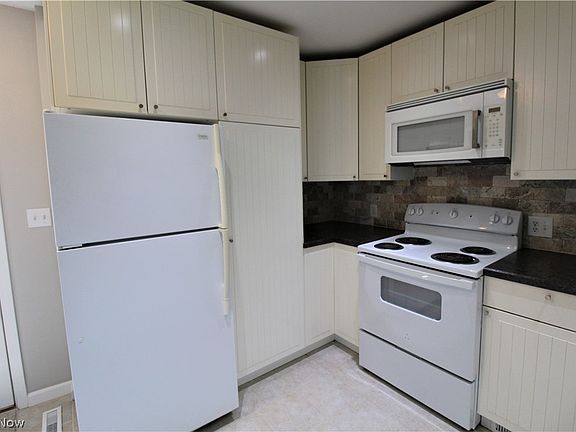 3rd image of 1128 Townsview Pl