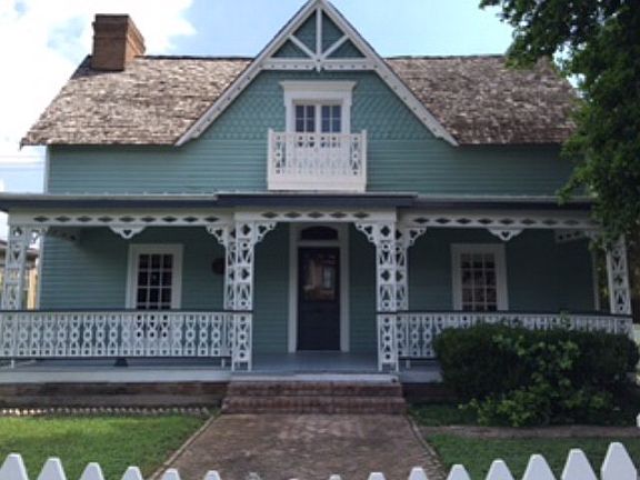3rd image of 623 E Saint Charles St