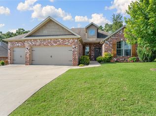 1611 Sweetbriar Way, Way, AR 72719