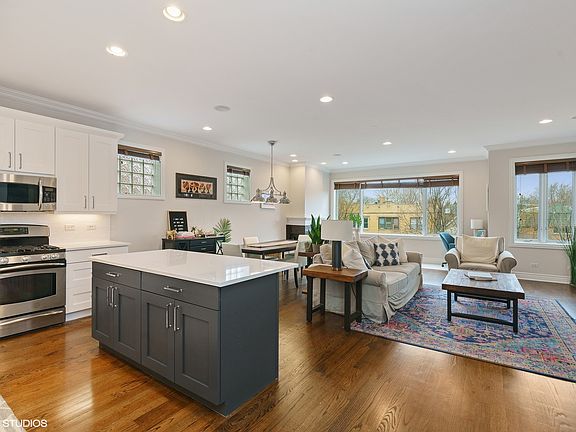 2nd image of 3923 N Ashland Ave #301
