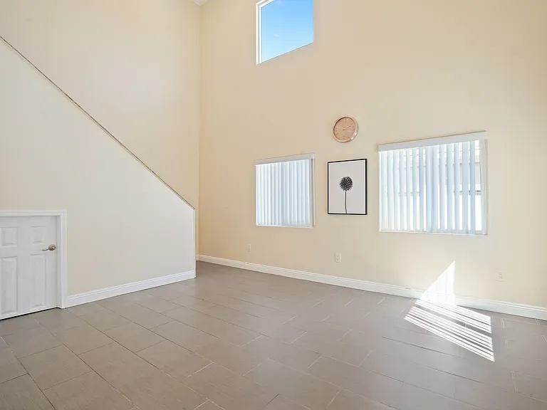 10562 Lexington St — Photo 2