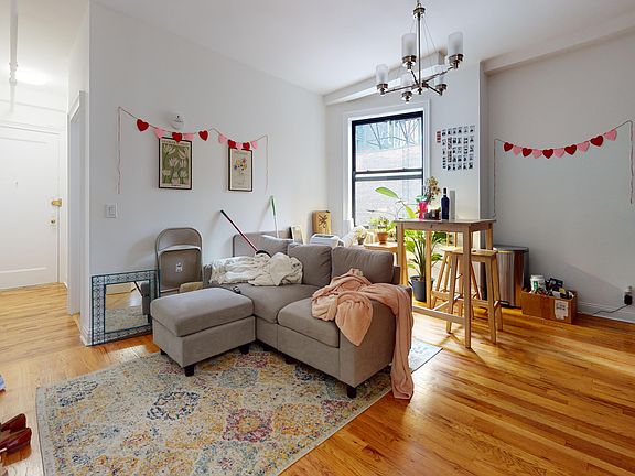 3rd image of 245 W 51st St APT 808