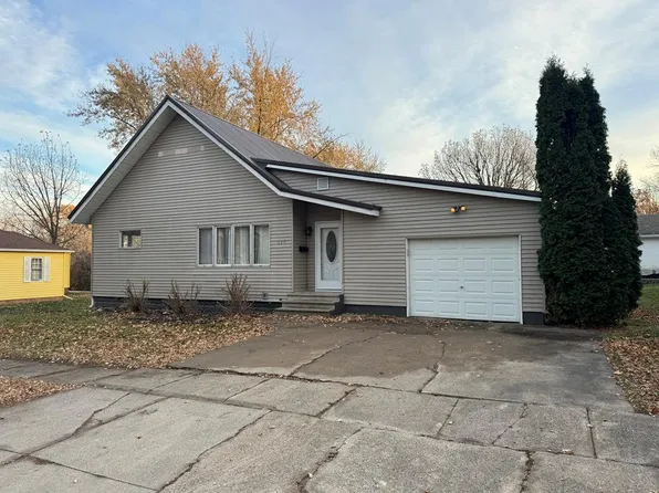 113 E Lake St, Rockwell City, IA 50579