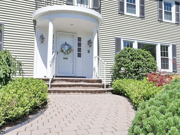3rd image of 543 Hague Ct