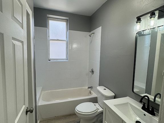 5th image of 720 W 61st St