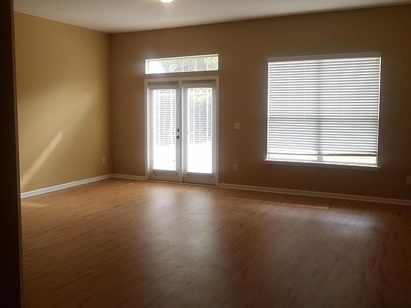 4th image of 2641 Watermill Dr