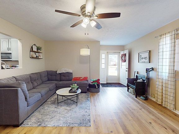 3rd image of 109 Jackson Ave