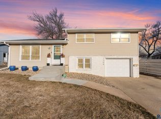 1708 S Riverdale Rd, Sioux Falls, SD 57105