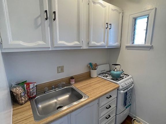 2nd image of 550 S Los Robles Ave APT D