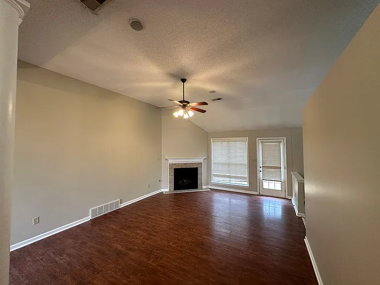 10144 Lynham Dr — Photo 4