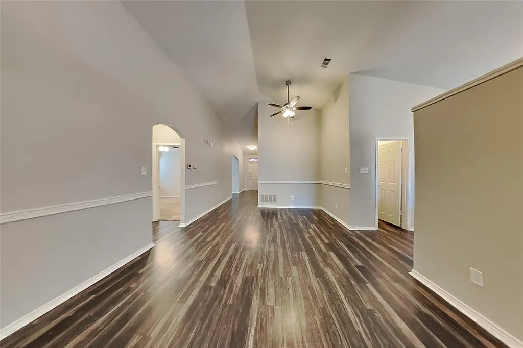 4 bed, 1970 sqft, $2,500 — Photo 3