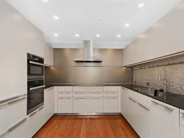 1160 Beacon St APT 104, Brookline, MA 02446