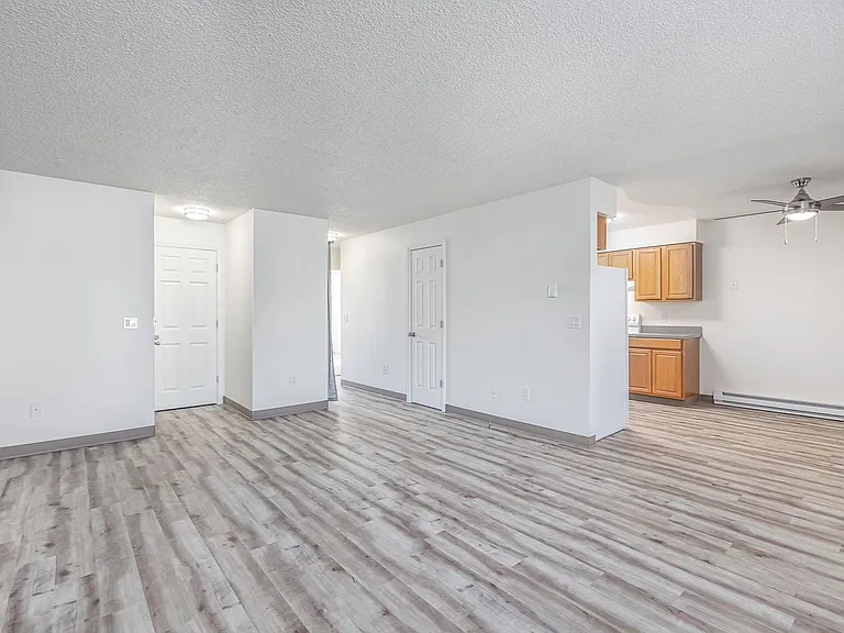 Hood Manor Apartments — Photo 28