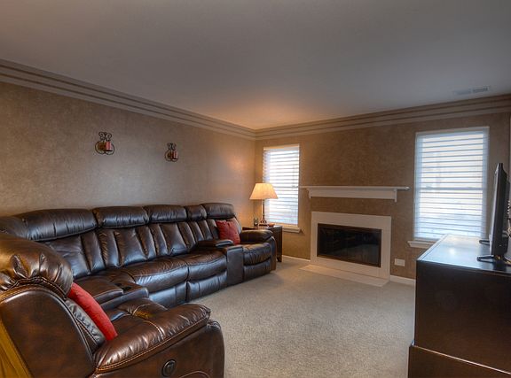 2nd image of 212 Glengarry Dr APT 105