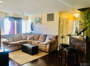 50 Chatham Sq, Parlin, NJ 08859