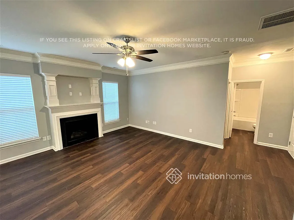 Building Photo - 1631 Eastway Dr