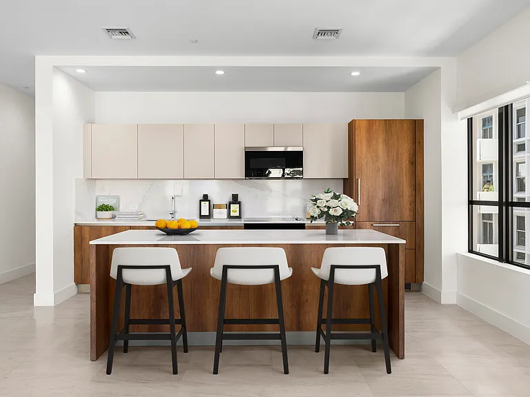 701 VALENCIA — Photo 37