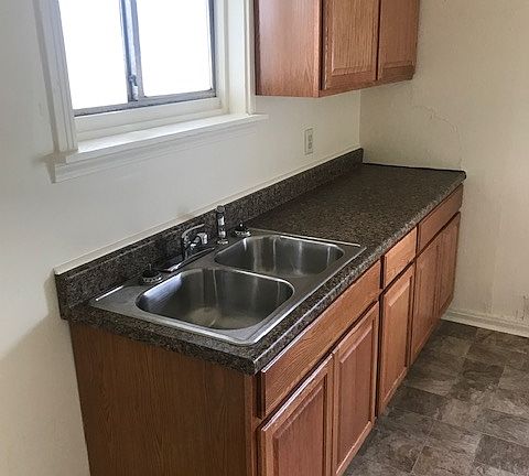 3rd image of 212 W Vardeman Ave
