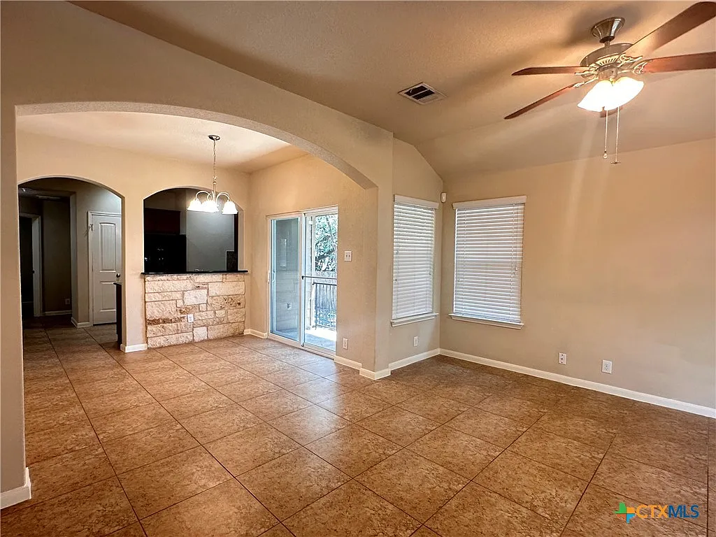 3 bed, 2.0 bath, 1204 sqft, $1,850 — Photo 3