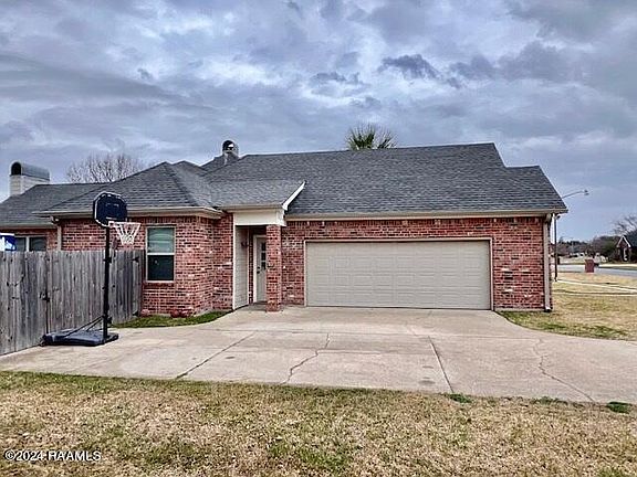 3rd image of 208 Cresthill Dr